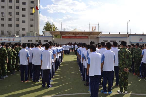 学校举行学习签署践行《中等职业学校学生公约》主题教育活动(图文)