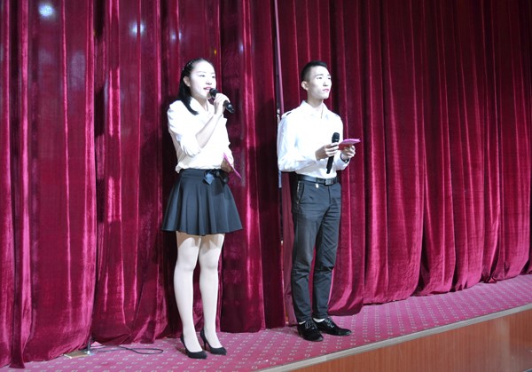 学校举办庆祝建国67周年暨纪念中国工农红军长征胜利80周年歌咏比赛(图文)