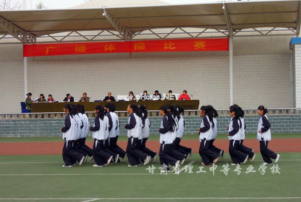 我校举行了2012年学生广播操比赛