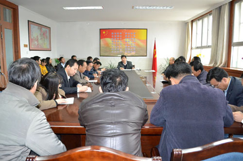 我校召开全体党员会议 学习传达十七届六中全会精神