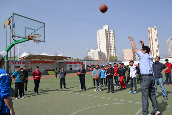 学校举办了2015年教职工趣味运动会(图文)