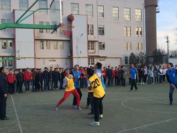 我校举行冬季师生篮球友谊赛(图文)