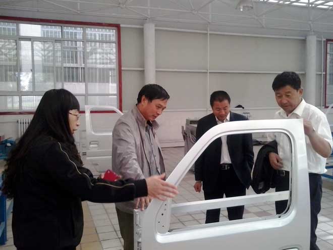 张掖职教中心贾校长一行来我校参观交流