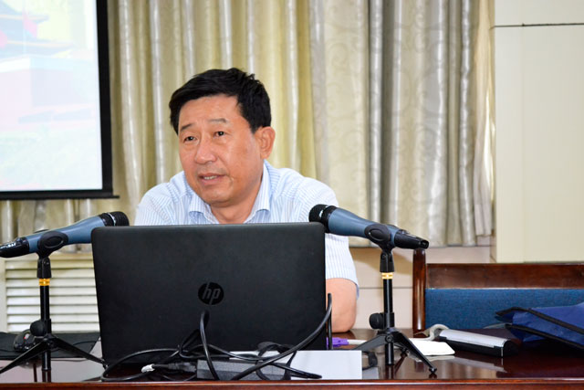 强化使命担当，争做合格党员——学校举办“两学一做”学习教育专题党课