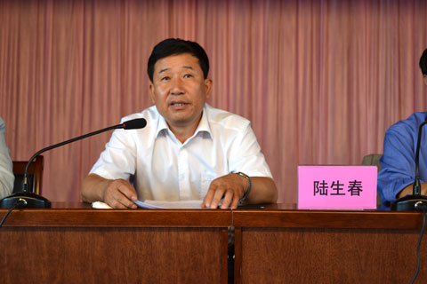 陆校.jpg