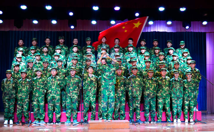 我校举行“喜迎十九大 共筑中国梦” 庆祝新中国成立68周年歌咏比赛
