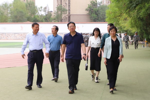 省教育厅纪检监察组组长雷江红一行来校督导检查秋季学期开学工作
