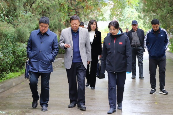 黑龙江省教育厅职业教育专题培训班考察组 来学校考察